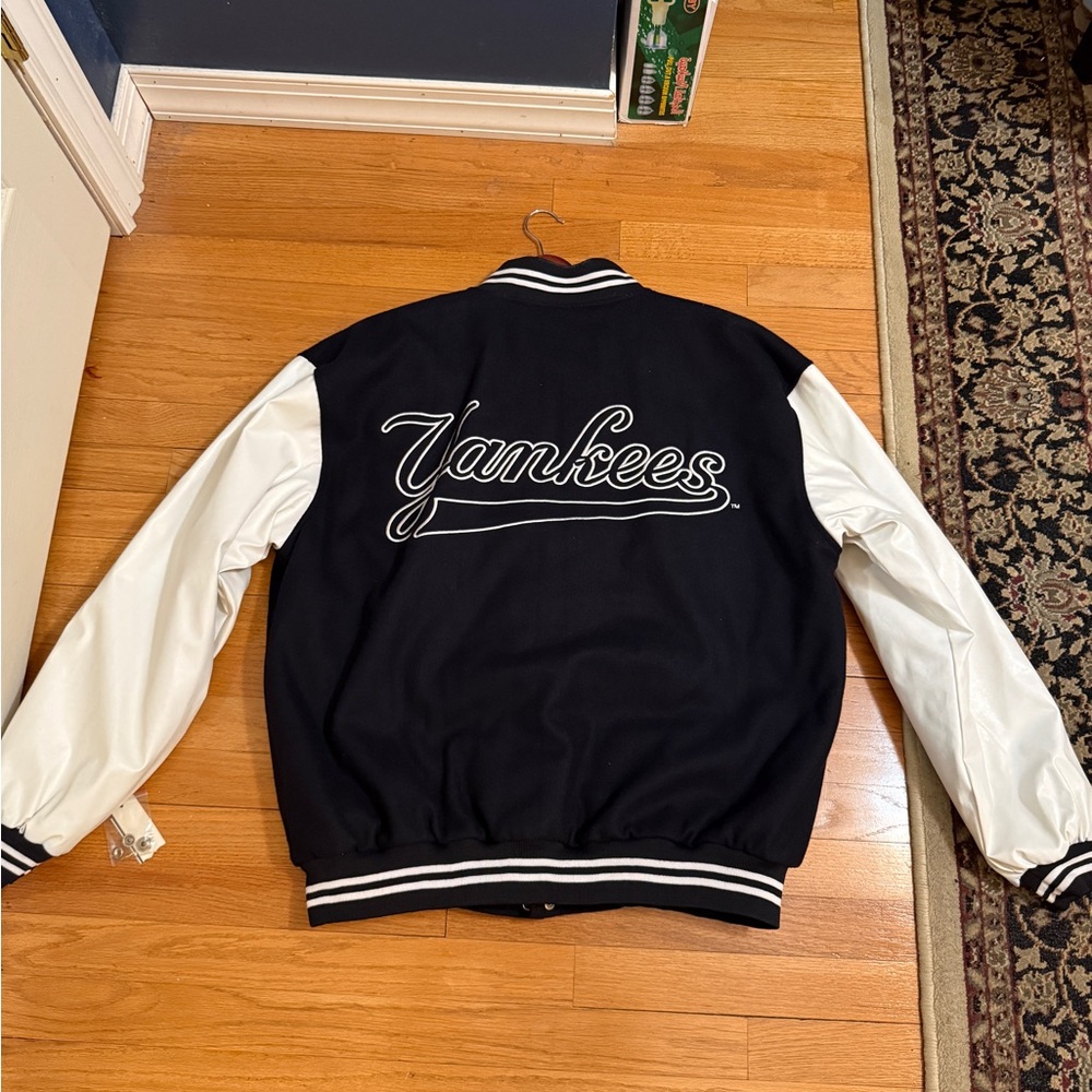 MLB New York Yankees Black Varsity Jacket Yankees Bomber Jacket
NWT Men's XL - Picture 5 of 6